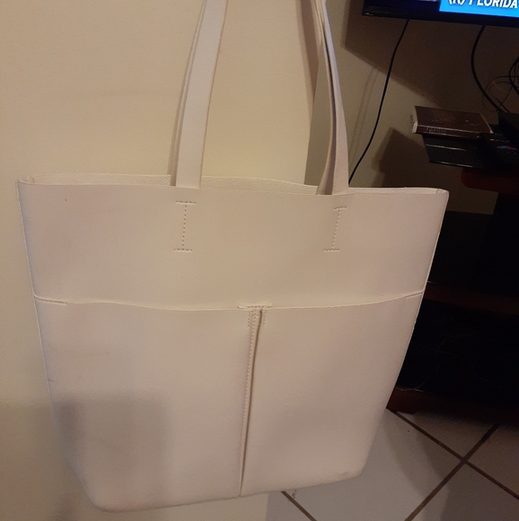 White purse - Picture 1 of 8